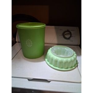 Tupperware Vintage Jello Mold with Lid - Mint Green - STORAGE CONTAINER